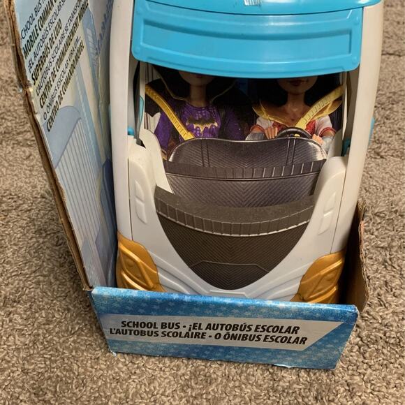 DC Super Hero Girls Transforming School Bus - Picture 4 of 6